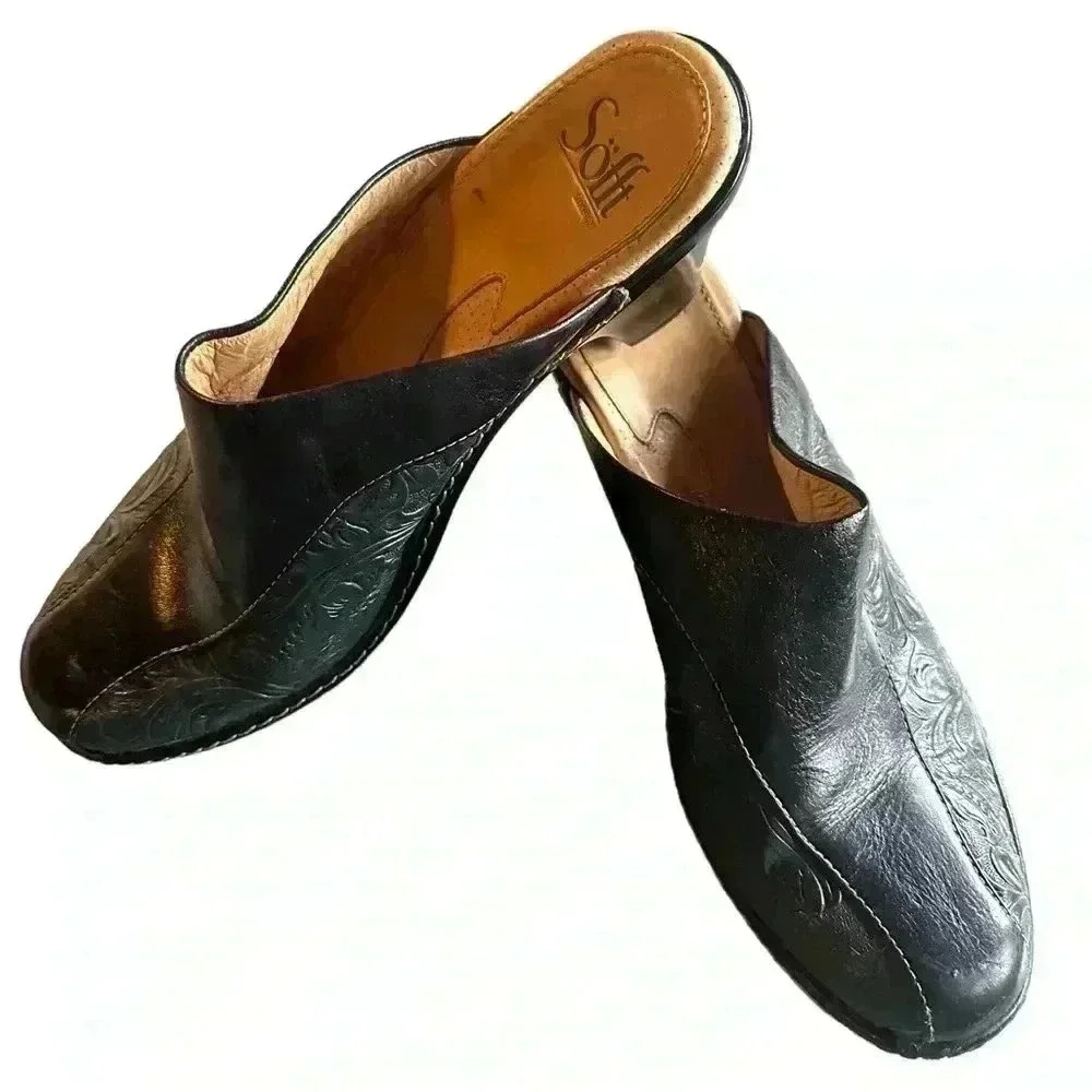 Two tone black and slate blue size 8 mule clogs by Softt. Leather western style.